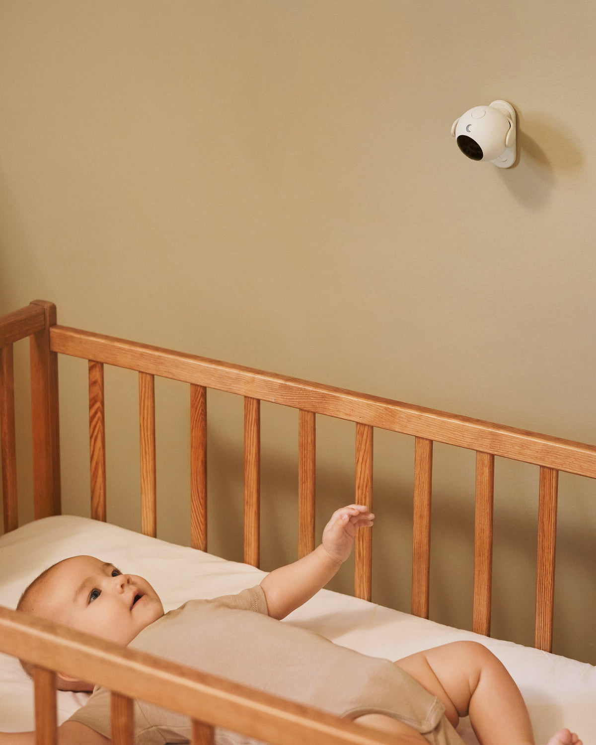 Moonboon Intelligent Baby Monitor with Wall mounting